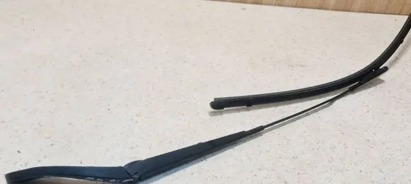 Ford Grand C-MAX Front wiper blade arm AM5117526BB