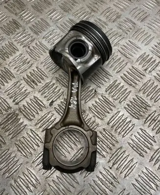 Toyota Avensis T250 Piston with connecting rod 