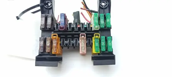 Mercedes-Benz E W211 Fuse module 2115450301 13943311 13943271