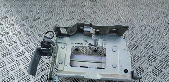 Nissan Juke I F15 Battery tray 