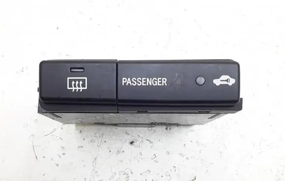 Toyota Avensis T250 Windscreen/window heater switch 8479005130