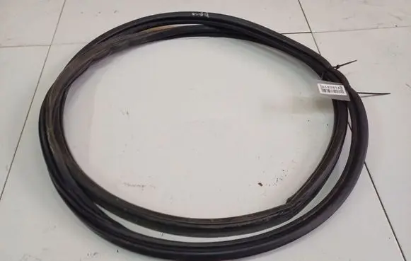 Trunk rubber seal (body)