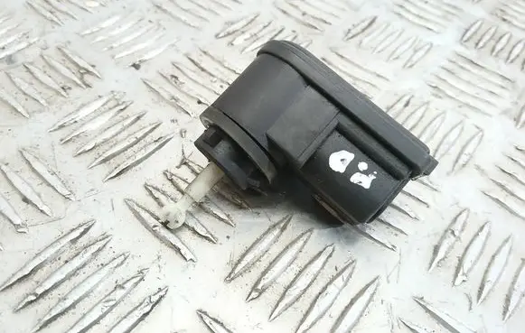 Headlight level adjustment motor