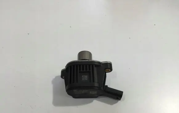 Volkswagen Golf VII Camshaft vanos timing valve 04E906048A