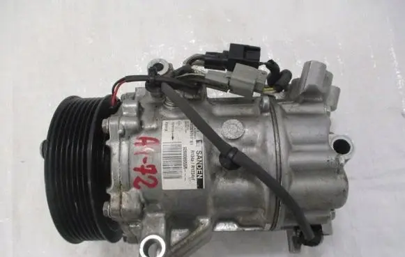 Renault Clio V Air conditioning (A/C) compressor (pump) 926008955R