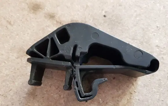 BMW 7 E38 Radiator mount bracket 17111737709