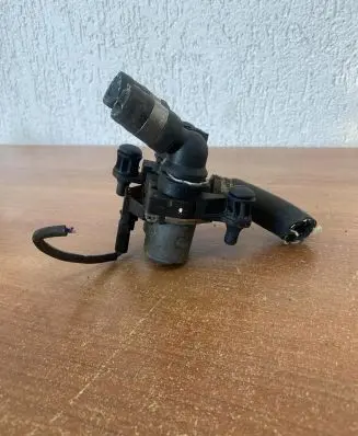 Mercedes-Benz E W210 Coolant heater control valve 0018307784 E381