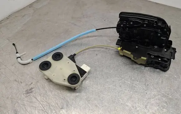 BMW X5 F15 Front door lock 51217281945 5121728194512 741983902