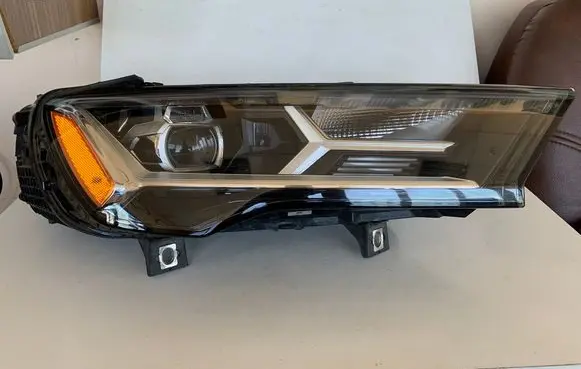 Audi Q7 4M Headlight/headlamp 4M0941012B