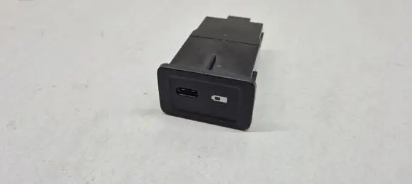 Mercedes-Benz Sprinter W907 W910 USB socket connector