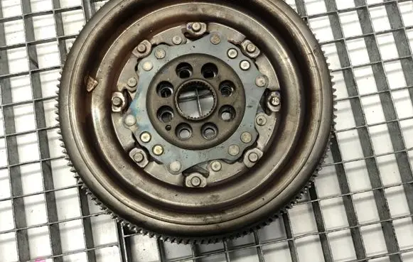 Volkswagen PASSAT B8 Dual mass flywheel 04L105266D