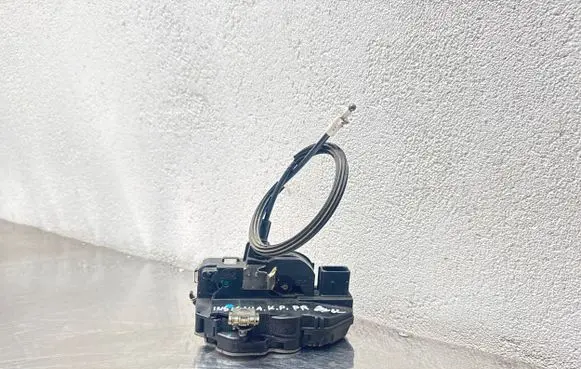 Opel Insignia A Front door lock 3023803F 201071813 401255