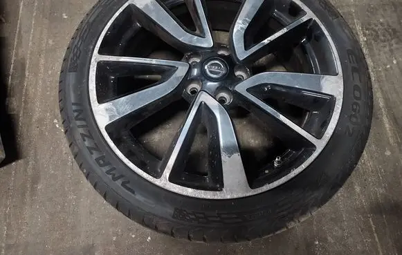 Nissan Qashqai R19 alloy rim