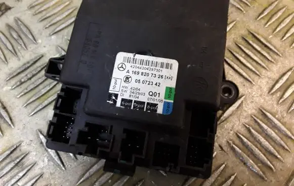 Mercedes-Benz A W169 Door control unit/module 1698207326 A1698207326