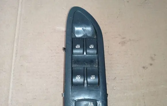 Renault Laguna II Electric window control switch 26515