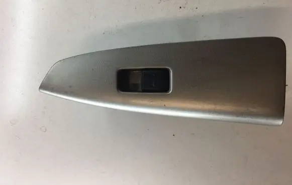 Toyota Corolla Verso E121 Electric window control switch 8403013031