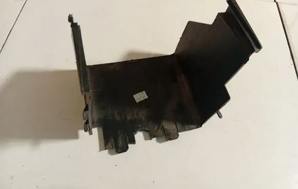 Volkswagen PASSAT B7 Battery box tray 3C0915335