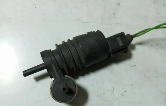 Skoda Octavia Mk2 (1Z) Windscreen/windshield washer pump