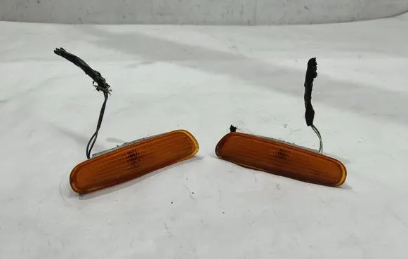 Volvo S40, V40 Front fender indicator light E351659