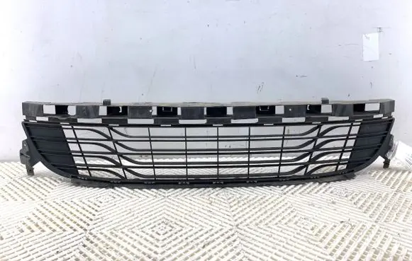 Renault Megane III Front bumper lower grill 