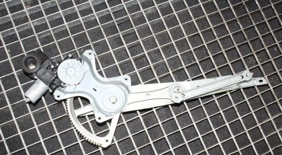 Lexus CT 200H Front door electric window regulator 8572060331