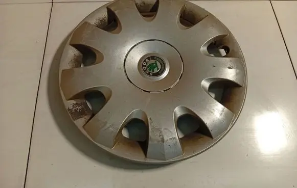 Skoda Octavia Mk2 (1Z) R15 wheel hub/cap/trim 1Z0601147A
