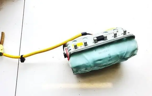 Subaru Outback Passenger airbag 1020078