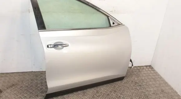 Nissan X-Trail T32 Front door