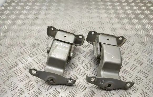 Opel Vivaro Loading door upper hinge 527428 57854