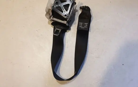 Rear seatbelt