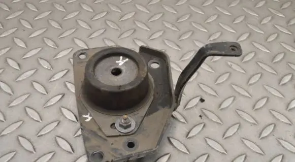 Peugeot RCZ Engine mount bracket