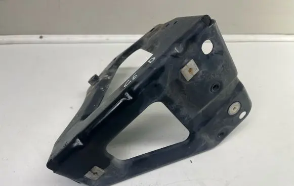 Audi A6 S6 C6 4F Fender mounting bracket 4F0821136A
