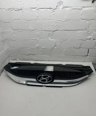 Hyundai ix35 Front bumper upper radiator grill 863512Y000