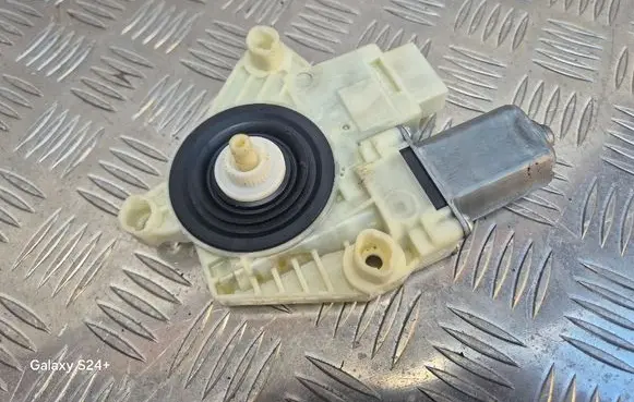 Skoda Rapid (NH) Rear door window regulator motor 5JA959811F
