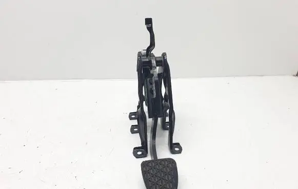 Mercedes-Benz Sprinter W907 W910 Brake pedal A9102902300