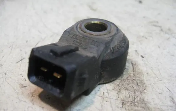 Skoda Octavia Mk1 (1U) Detonation knock sensor BOSCH0261231045 VW030905377A