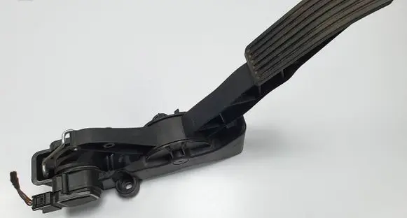 Mercedes-Benz A W169 Accelerator throttle pedal A1693000304