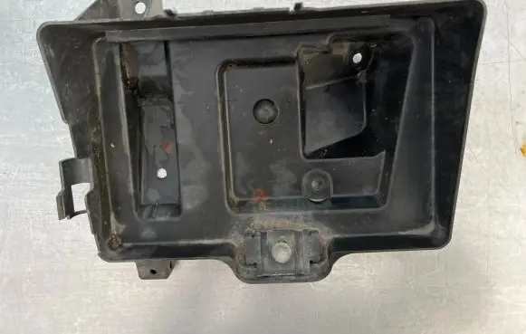 Battery box tray