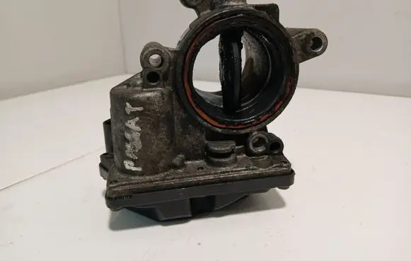 Volkswagen PASSAT B7 Throttle valve 03L128063R