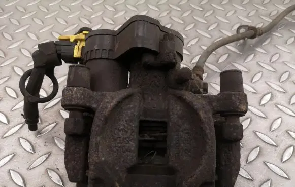 Subaru Outback (BS) Rear brake caliper EB1 26620AL020