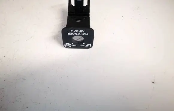 Passenger airbag on/off switch