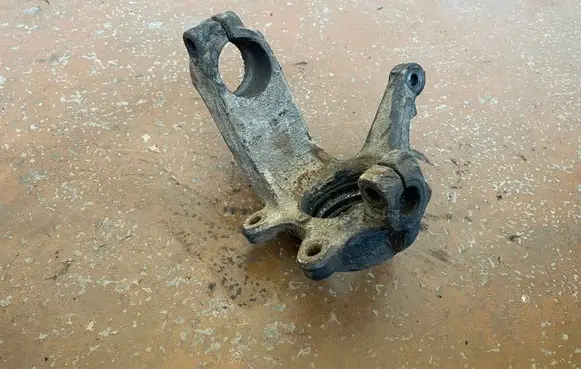 Ford Mondeo Mk III Front wheel hub spindle knuckle