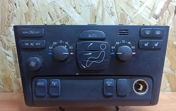 Volvo XC90 Climate control unit 8682735