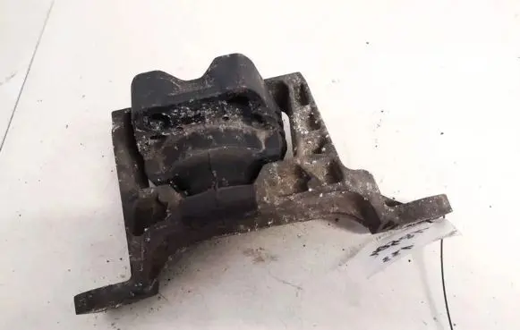 Ford Focus Engine mount bracket