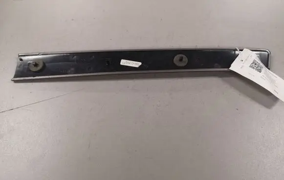 Audi A6 S6 C5 4B Front door trim bar 4B0867409