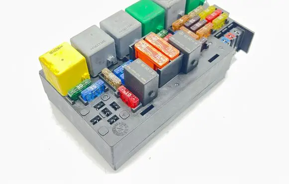 Mercedes-Benz ML W164 Fuse module A1645400872