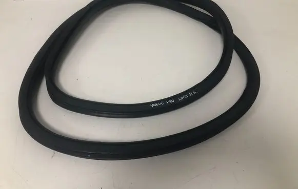 Volvo V40 Rubber seal front door window/glass 