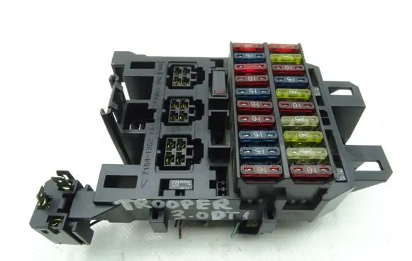Isuzu D-Max Fuse box set