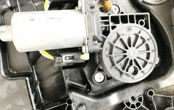 Ford Fusion Front door window regulator motor