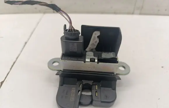 Volkswagen Golf VII Tailgate/trunk/boot lock/catch/latch 5G6827505B